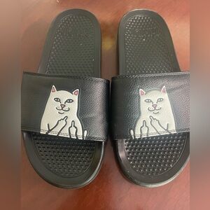 RipNDip Cat Lord Nermal Middle Finger Slides Size Men’s 7, Women’s 8